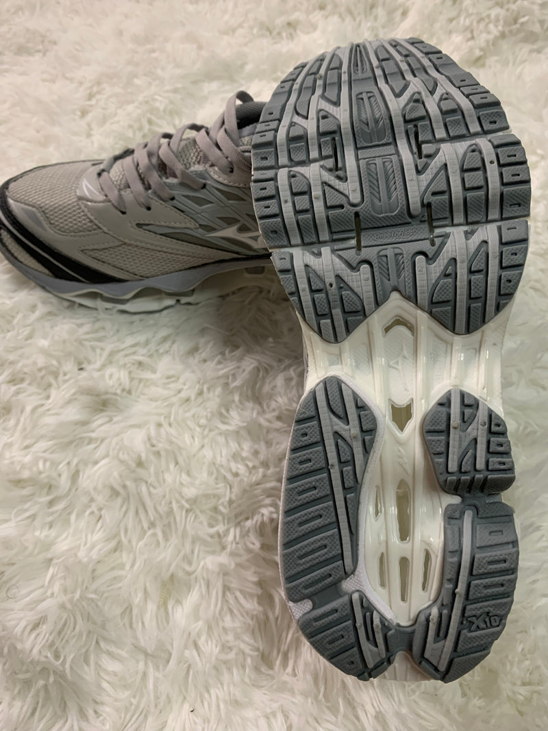 Mizuno Wave Prophecy LS Gray