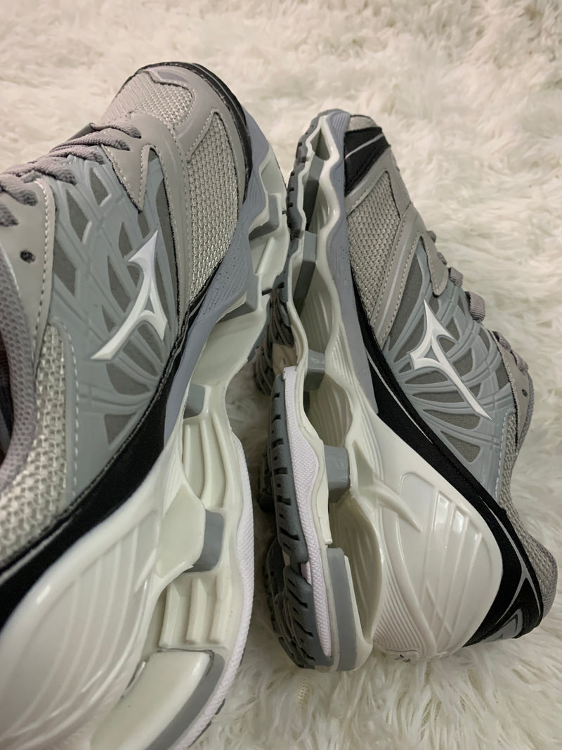 Mizuno Wave Prophecy LS Gray